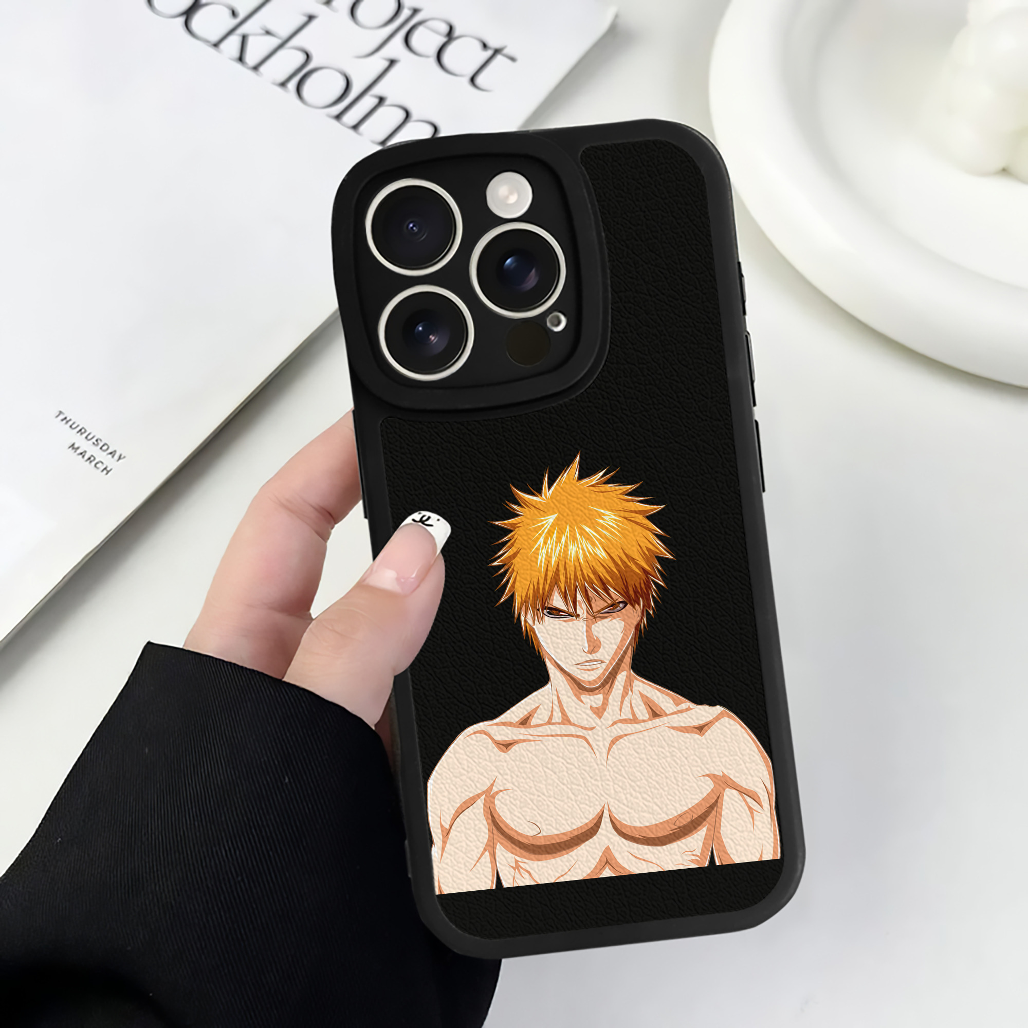ブリーチ 黒崎一護（くろさき いちご）BLEACH Kurosaki Ichigo 【iPhone 16シリーズ対応】シリコンスマホケース（レザー調） 材質：シリコン